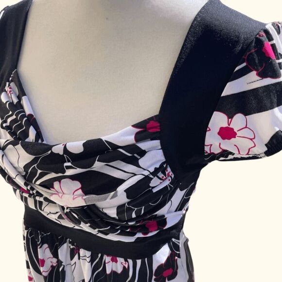 Hot Tempered Women's Black and White Floral Babydoll Top Size S - Picture 7 of 7